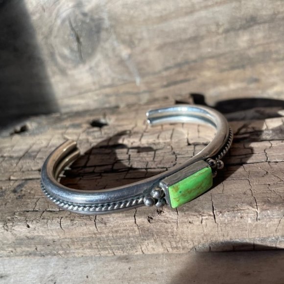 RARE Vintage Signed A.Cadman Navajo Gaspeite & Sterling Silver Cuff Bracelet - Picture 8 of 12